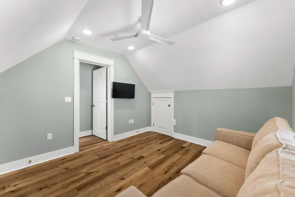 a view of livingroom with furniture