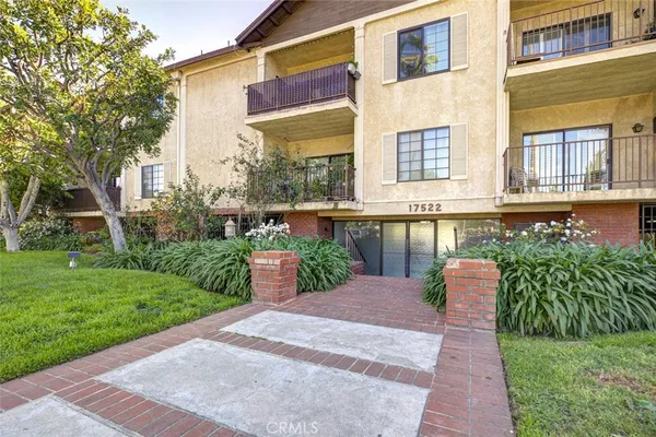 $3,300 | 17522 Sherman Way, Unit 202, Van Nuys, CA 91406