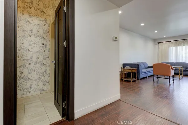 $3,300 | 17522 Sherman Way, Unit 202, Van Nuys, CA 91406