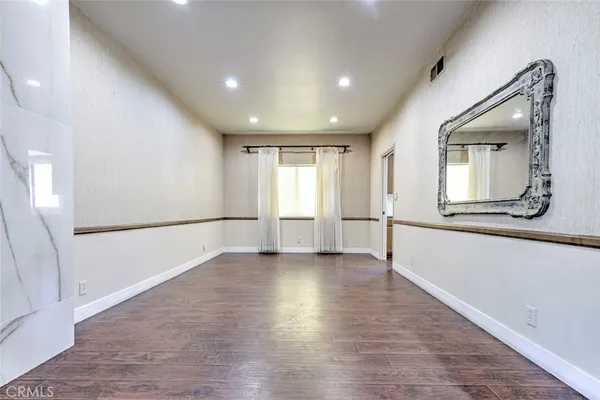 $3,300 | 17522 Sherman Way, Unit 202, Van Nuys, CA 91406
