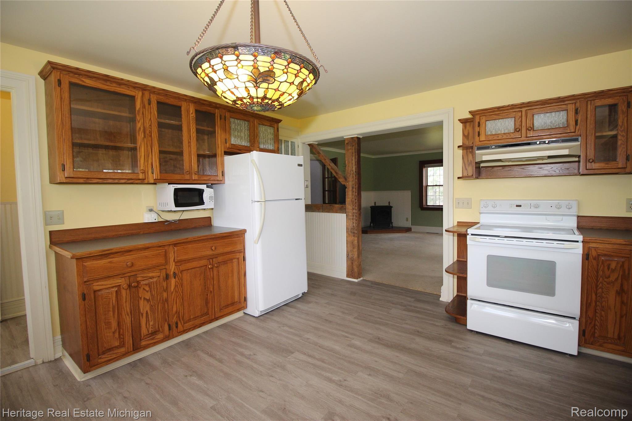 2250 Faussett Road Howell, MI 48855 - Photo 8 of 49 Kitchen
