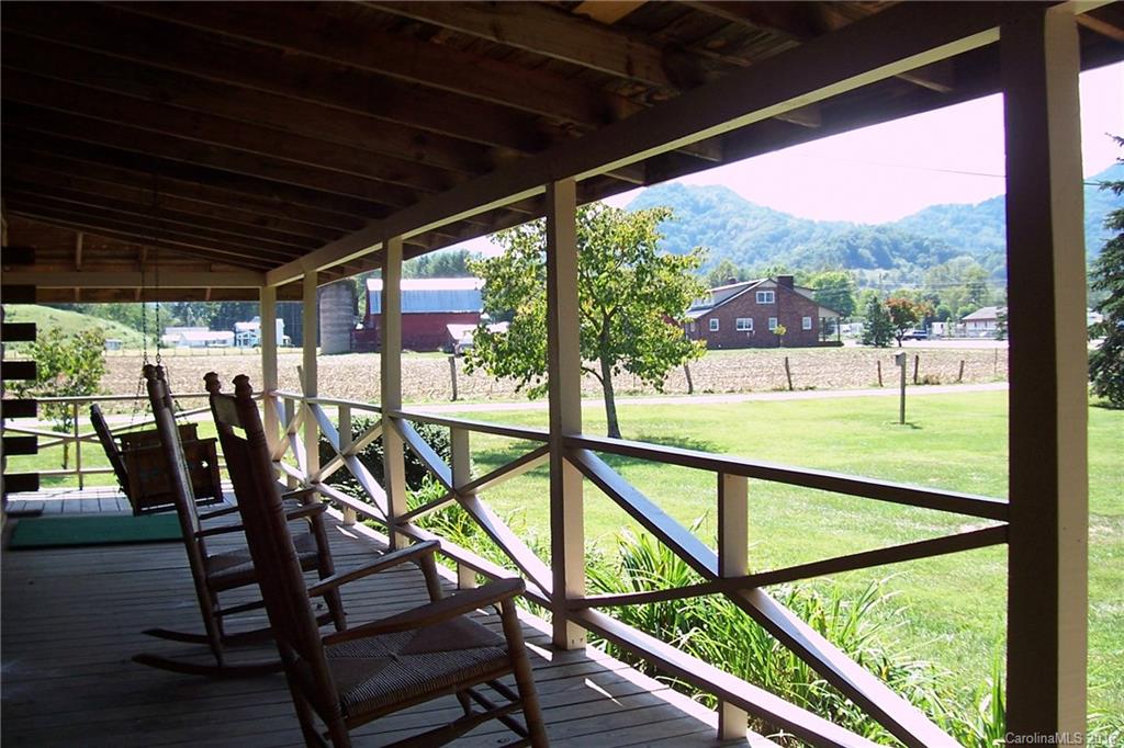 59 Mt Valley Road Waynesville, NC 28785 - Photo 4 of 23 Gallery Image 4
