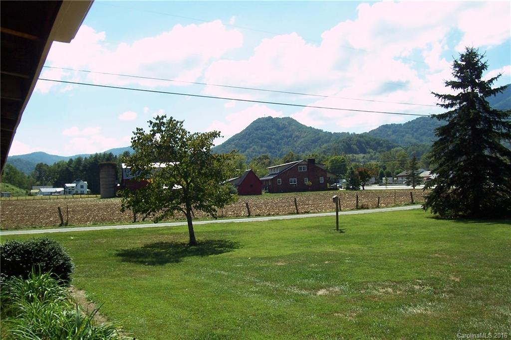59 Mt Valley Road Waynesville, NC 28785 - Photo 7 of 23 Gallery Image 7