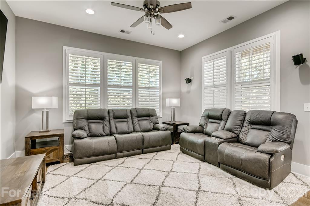 5226 Valley Stream Road Charlotte, NC 28209 - Photo 3 of 28 Gallery Image 3