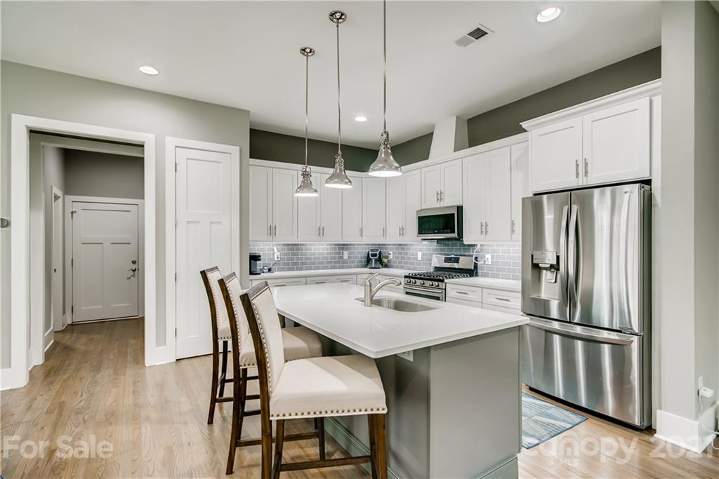 5226 Valley Stream Road Charlotte, NC 28209 - Photo 7 of 28 Gallery Image 7