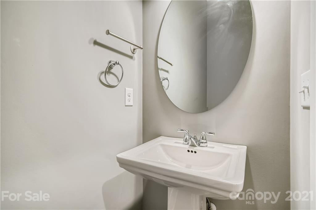 5226 Valley Stream Road Charlotte, NC 28209 - Photo 10 of 28 Gallery Image 10