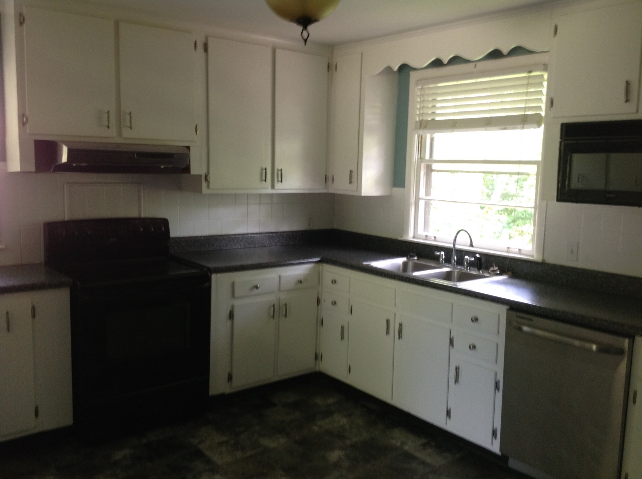 8025 Esterbrook Drive Nashville, TN 37221 - Photo 3 of 4