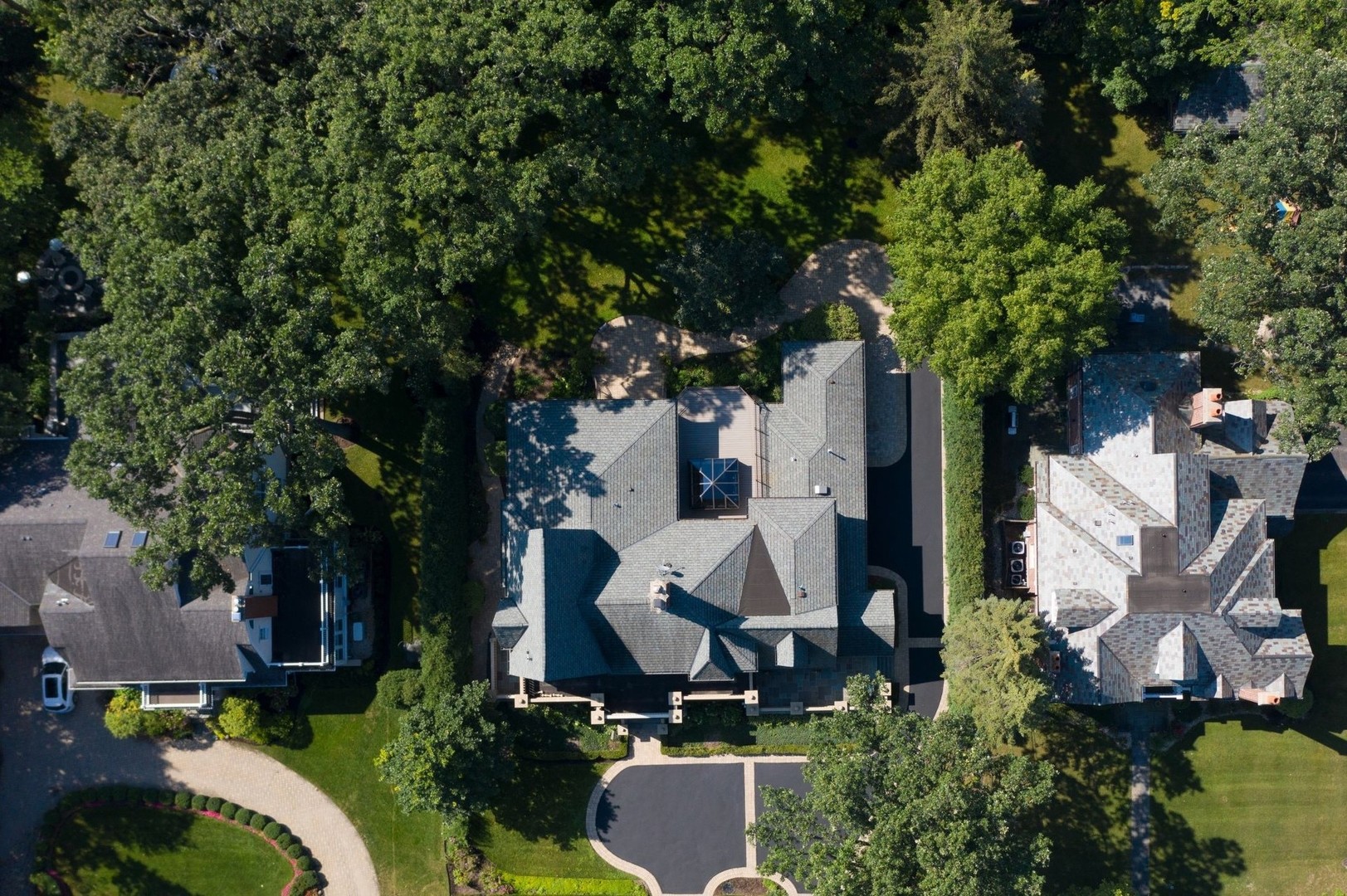 24 Warwick Road Winnetka, IL 60093 - Photo 8 of 8 an aerial view of a house with swimming pool outdoor seating and yard