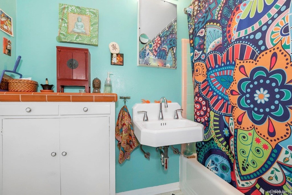 3023-3027 Olive Street San Diego, CA 92104 - Photo 11 of 41 Bathroom with vintage fixtures