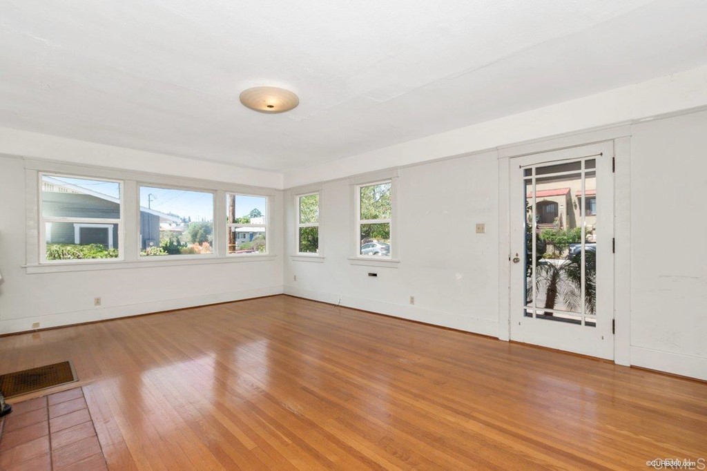 3023-3027 Olive Street San Diego, CA 92104 - Photo 24 of 41 3 large windows overlook the side yard