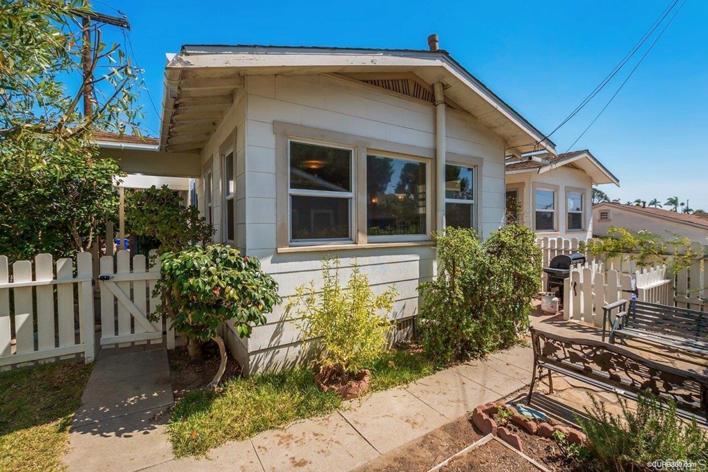 3023-3027 Olive Street San Diego, CA 92104 - Photo 38 of 41 Private yard with easy access to kitchen for those evening BBQs