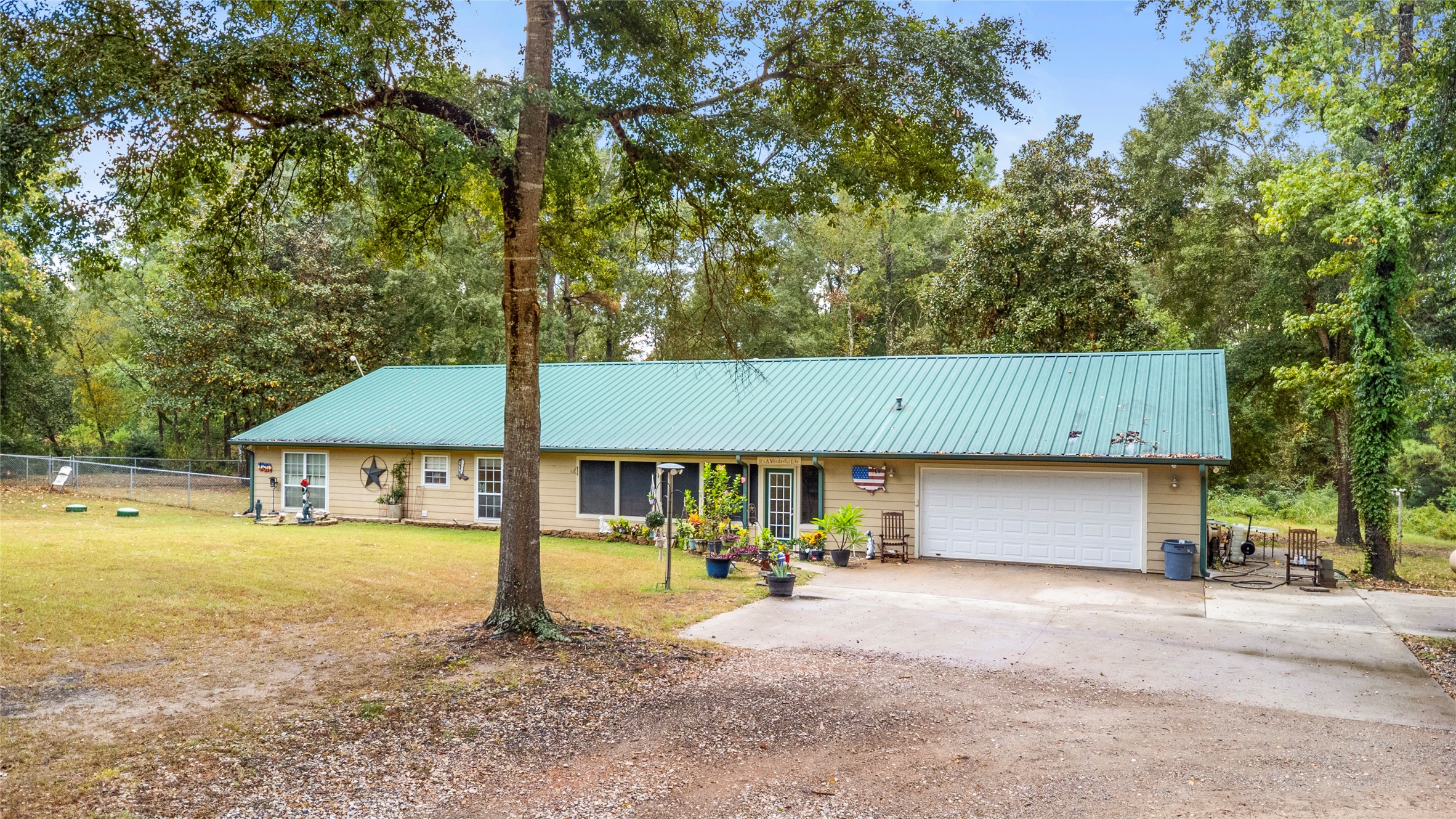 a view of a house with backyard and a tree