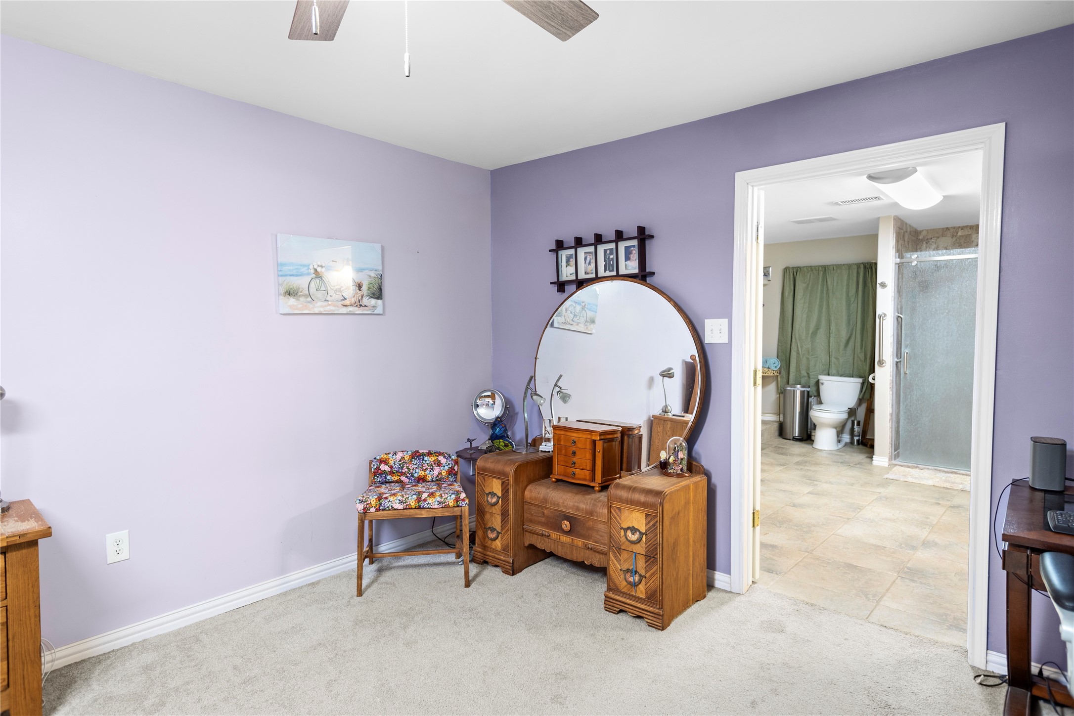 879 Interstate 45 Huntsville, TX 77340 - Photo 20 of 48 a room with furniture and a mirror