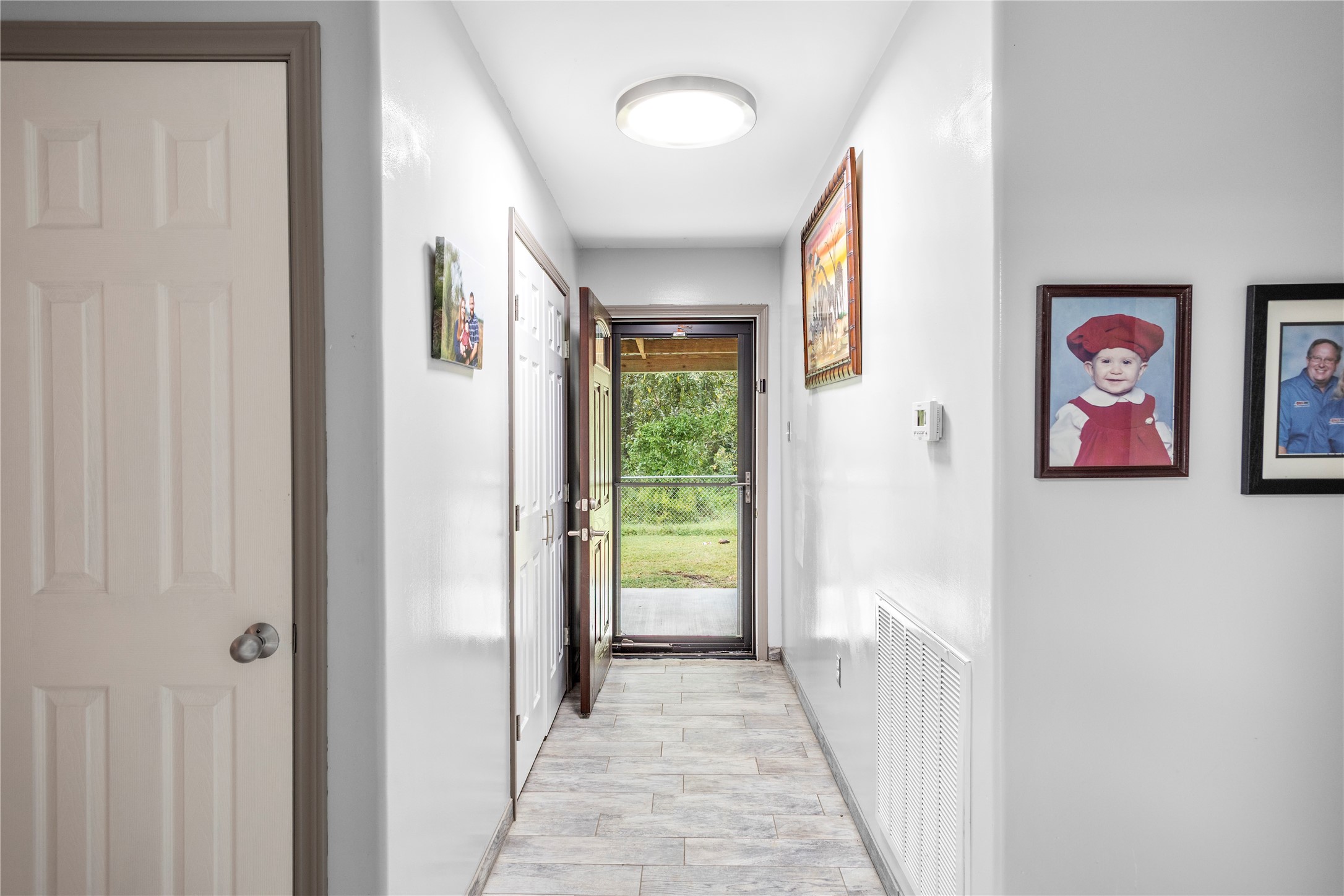 879 Interstate 45 Huntsville, TX 77340 - Photo 28 of 47 a view of a hallway to rooms