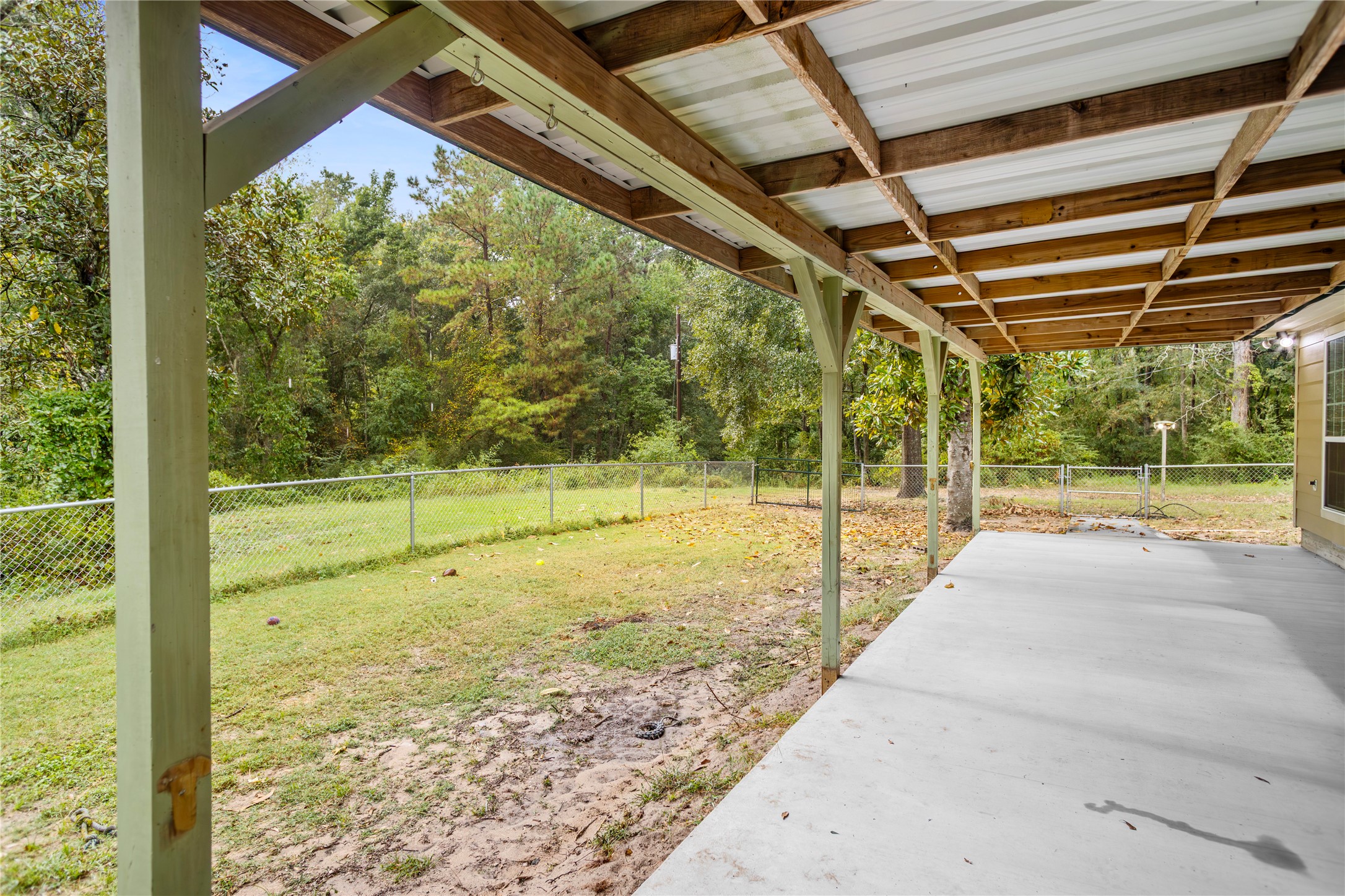 879 Interstate 45 Huntsville, TX 77340 - Photo 32 of 48 a view of a backyard