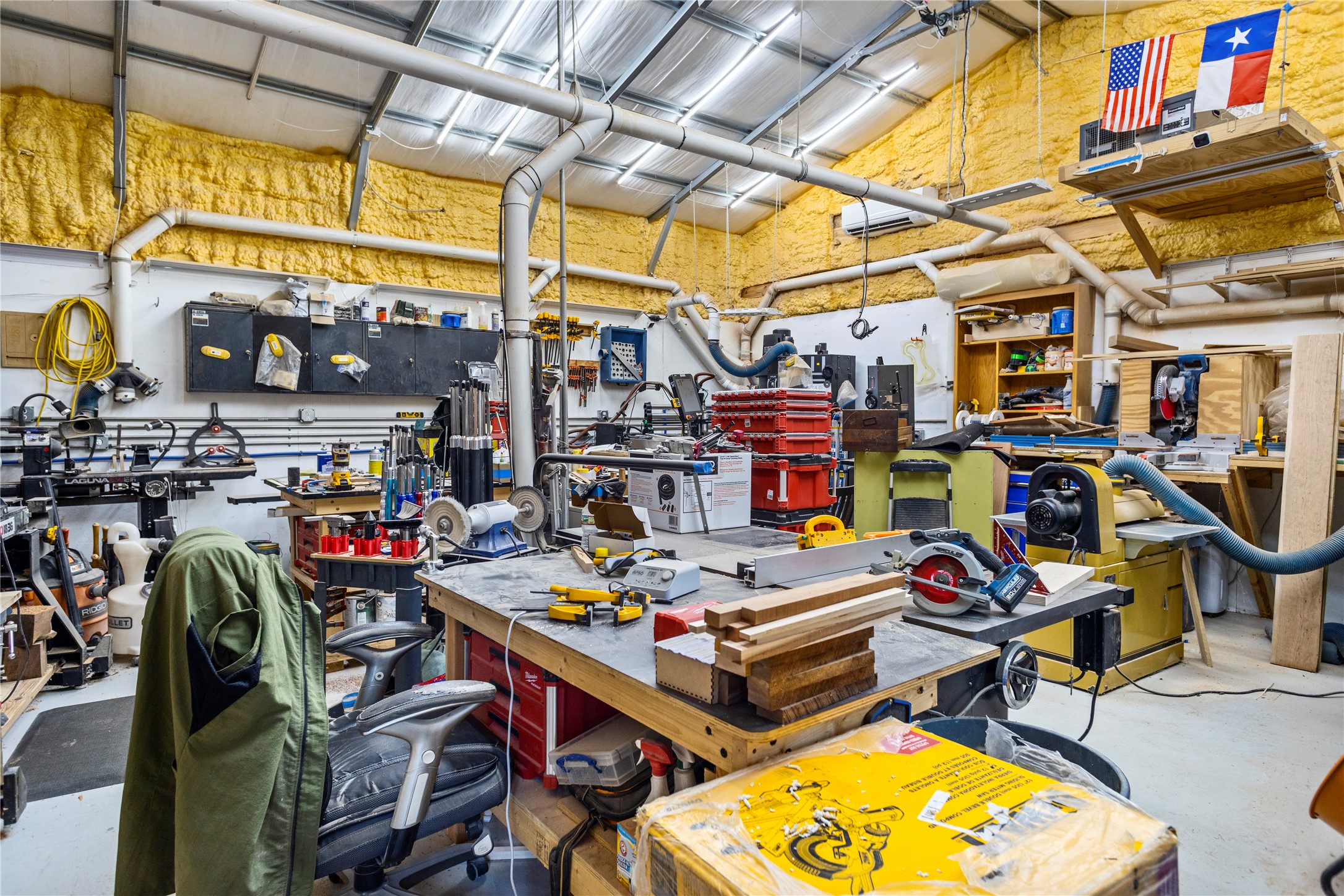 879 Interstate 45 Huntsville, TX 77340 - Photo 35 of 47 a view of store