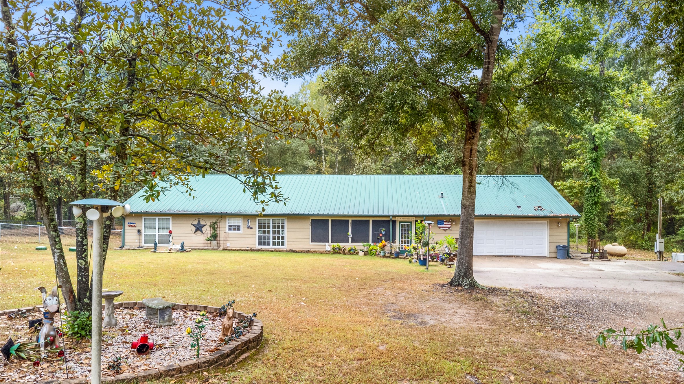 879 Interstate 45 Huntsville, TX 77340 - Photo 5 of 48 a front view of a house with garden
