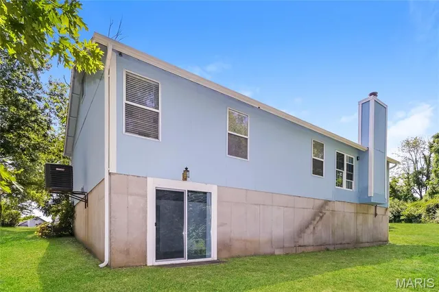 $2,075 | 14429 Jamestown Bay Drive, Florissant, MO 63034