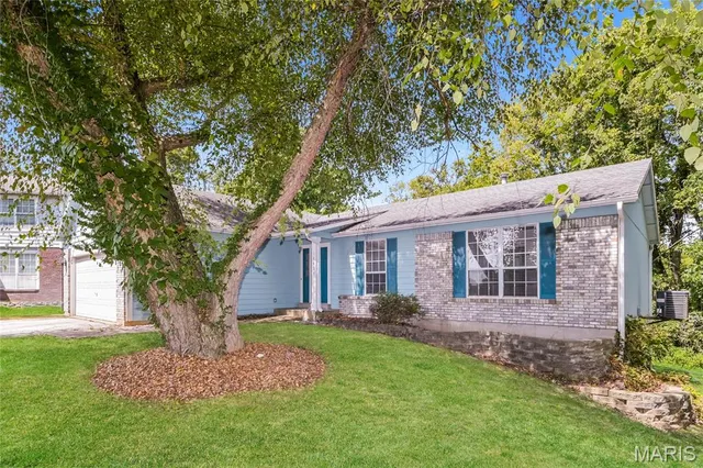 $2,075 | 14429 Jamestown Bay Drive, Florissant, MO 63034