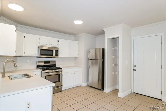 $2,075 | 14429 Jamestown Bay Drive, Florissant, MO 63034