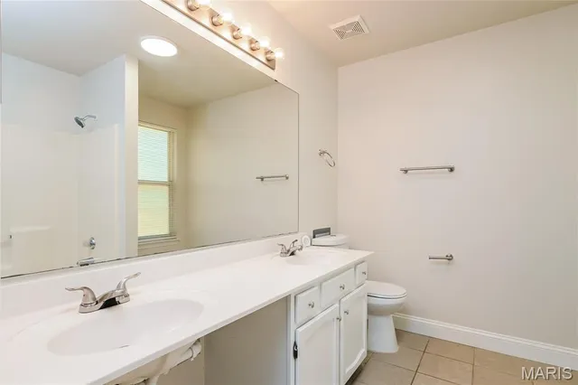 $2,075 | 14429 Jamestown Bay Drive, Florissant, MO 63034