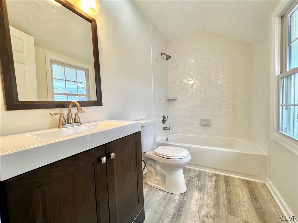 620 Pembroke Road Bethlehem, PA 18018 - Photo 16 of 24 main bathroom
