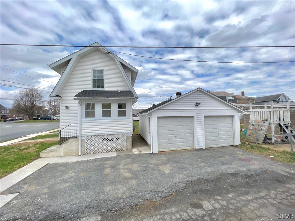 620 Pembroke Road Bethlehem, PA 18018 - Photo 6 of 24 rear view with garage and parking off street