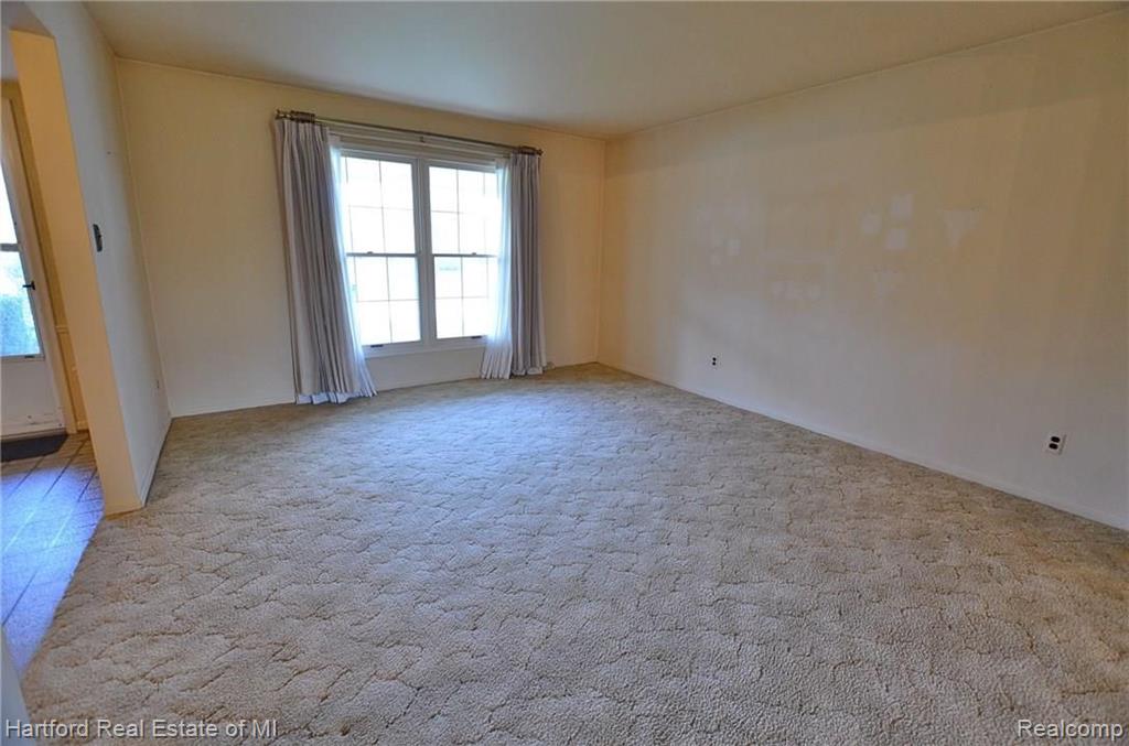36257 Congress Road Farmington Hills, MI 48335 - Photo 4 of 19