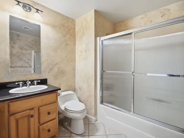 $529,000 | 3901 Knightsbridge Close, Unit 3901, Worcester, MA 01609