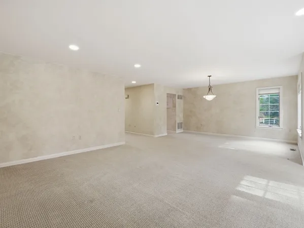 $529,000 | 3901 Knightsbridge Close, Unit 3901, Worcester, MA 01609