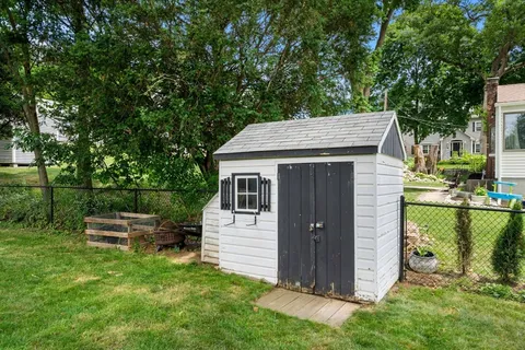 $729,000 | 25 Fellsmere Avenue, Wakefield, MA 01880