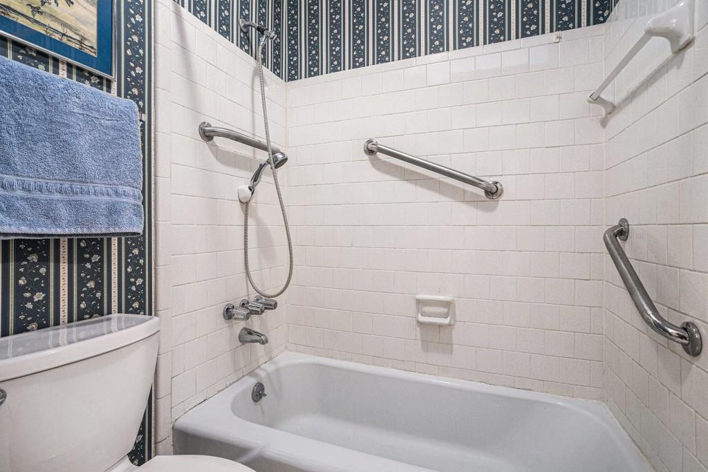 1484 Leafmore Place Decatur, GA 30033 - Photo 24 of 33 a bathroom with a bath tub with a shower