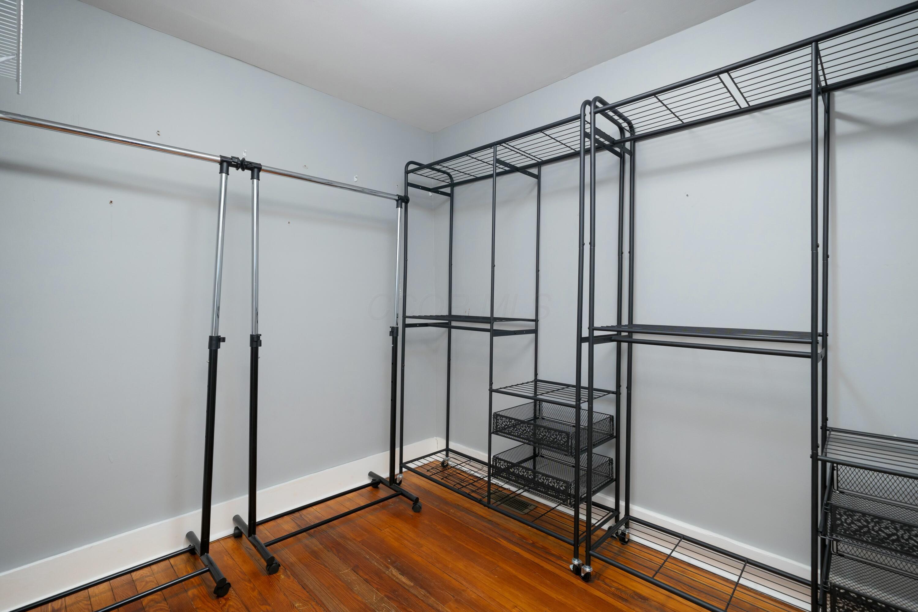418 Berkeley Road Columbus, OH 43205 - Photo 20 of 37 walk-in closet primary BR