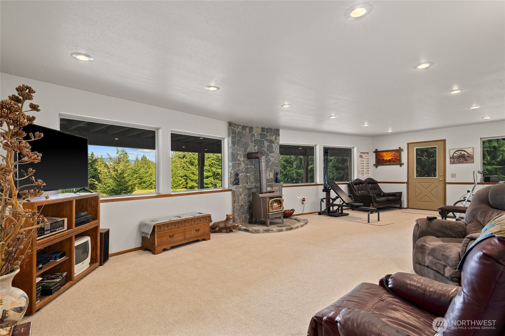 1101 Emerick Road Cle Elum, WA 98922 - Photo 29 of 40 a large bedroom with furniture large window and flat screen tv
