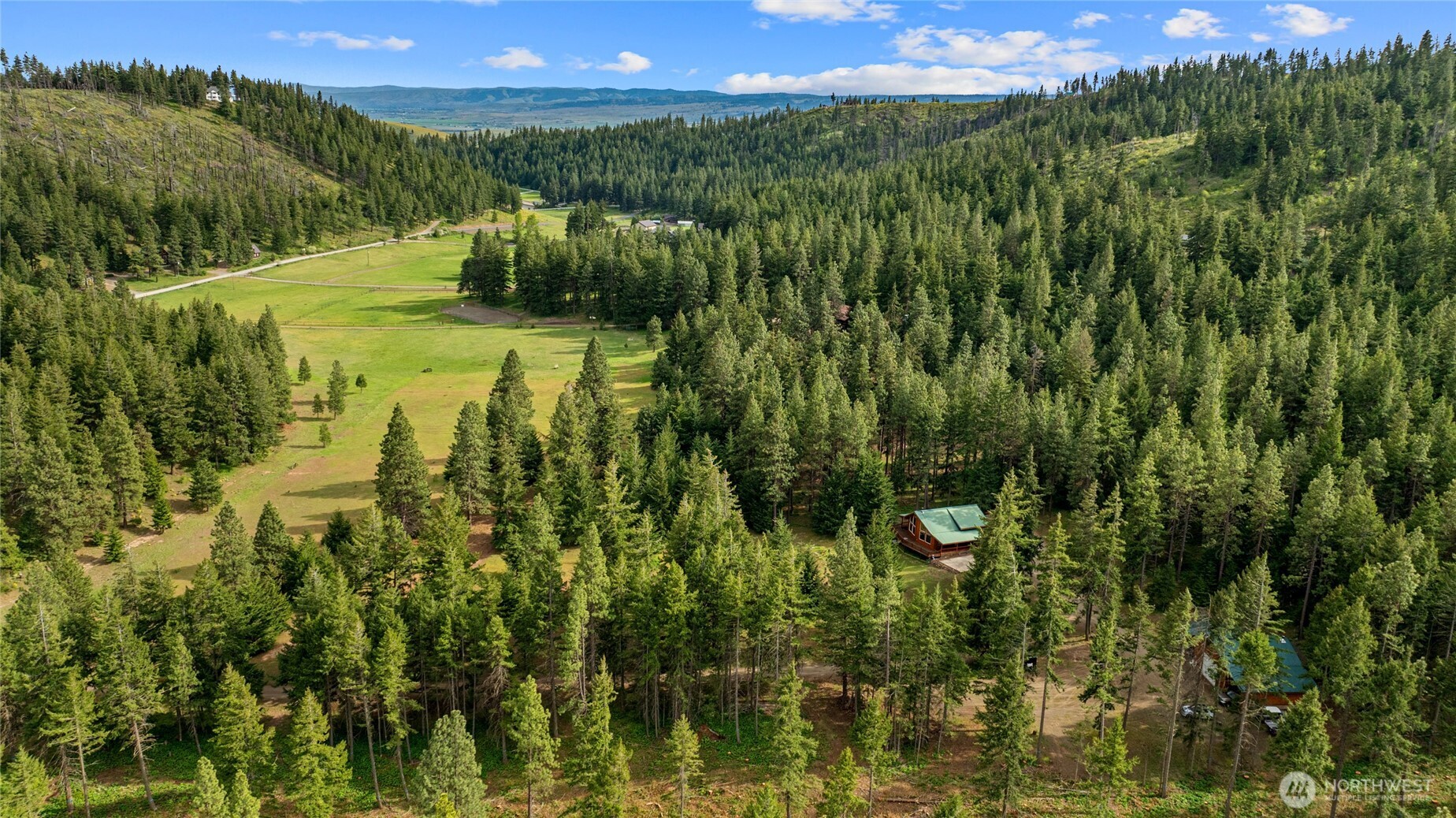 1101 Emerick Road Cle Elum, WA 98922 - Photo 33 of 40 a view of a garden from a balcony