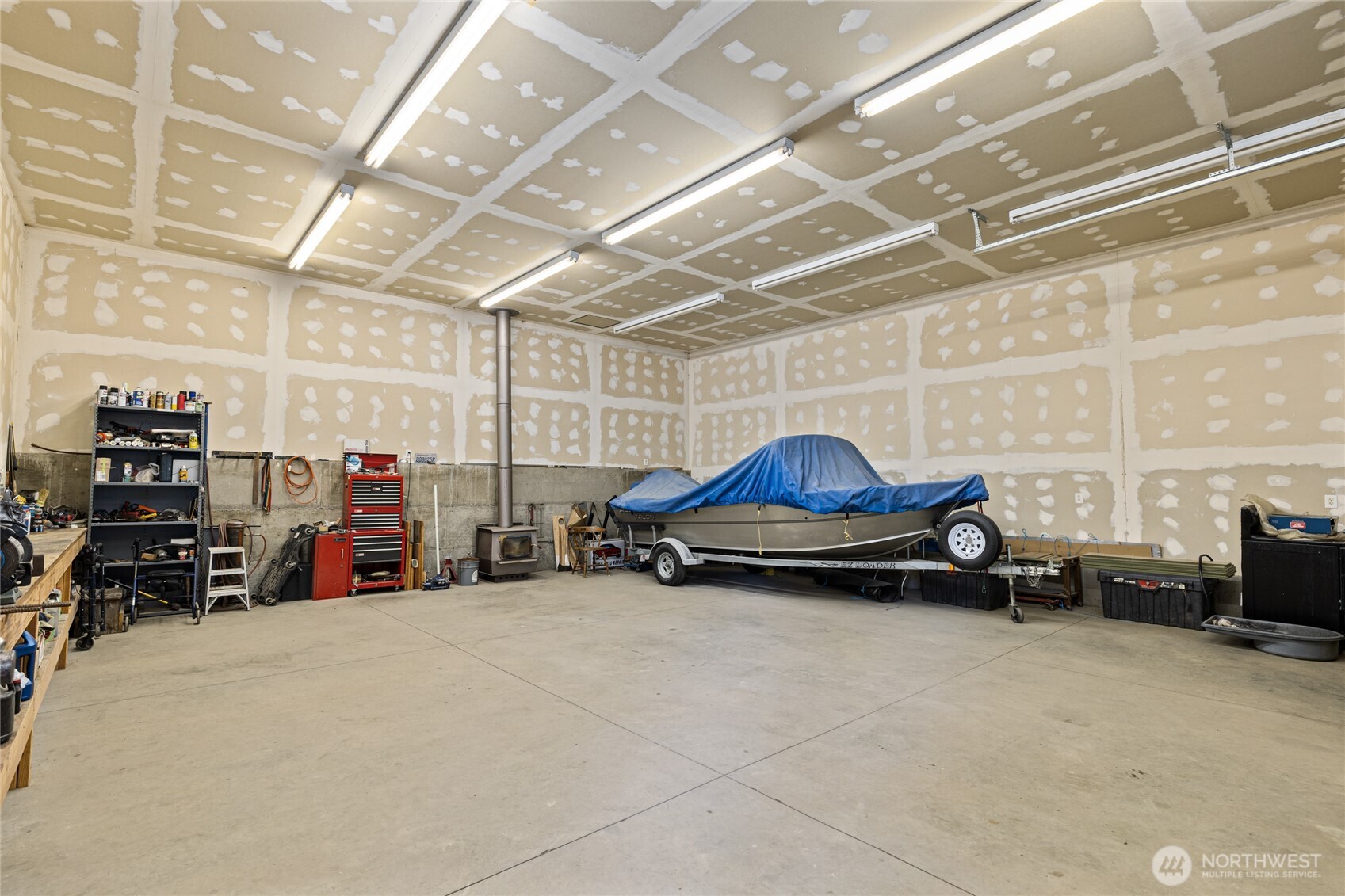 1101 Emerick Road Cle Elum, WA 98922 - Photo 39 of 40 a view of parking garage with cars