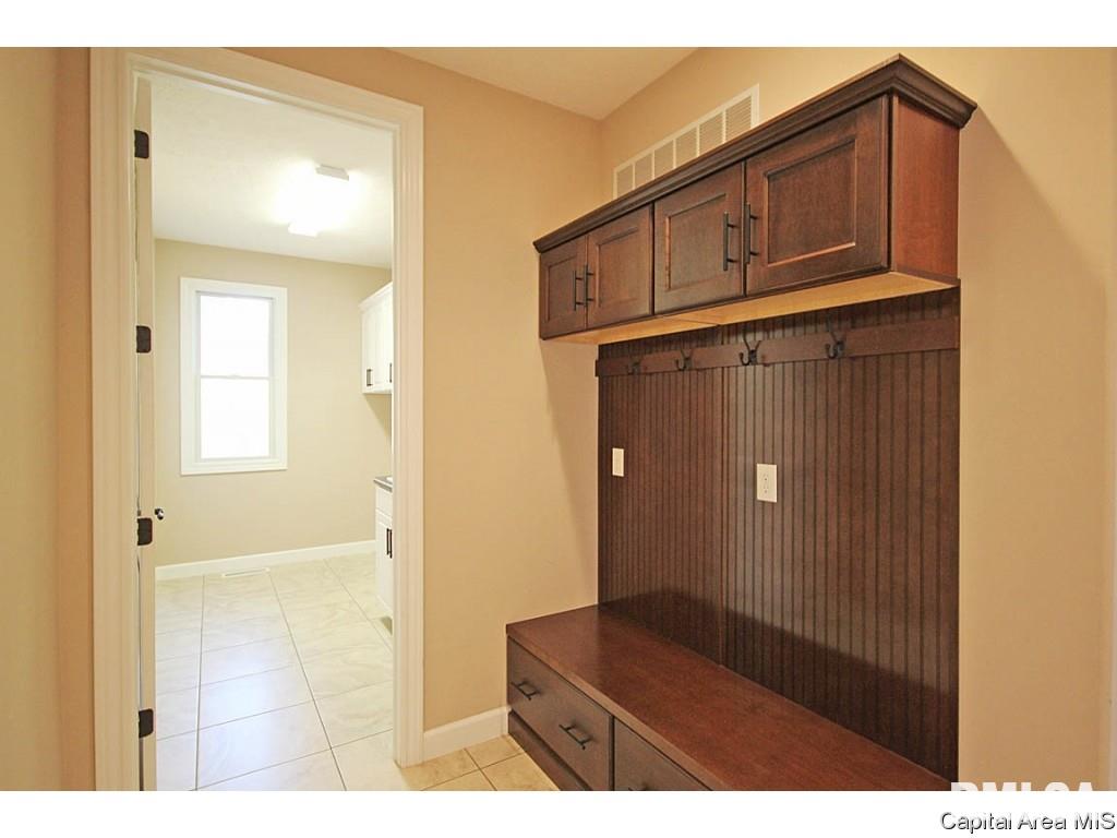 2701 Newcastle Court Springfield, IL 62711 - Photo 15 of 36 Gallery Image 15