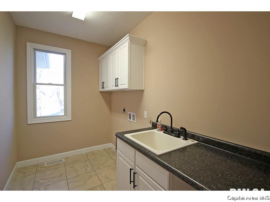 2701 Newcastle Court Springfield, IL 62711 - Photo 17 of 36 Gallery Image 17