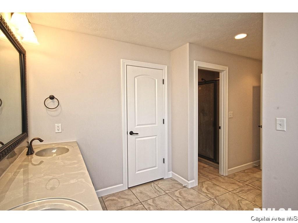 2701 Newcastle Court Springfield, IL 62711 - Photo 19 of 36 Gallery Image 19