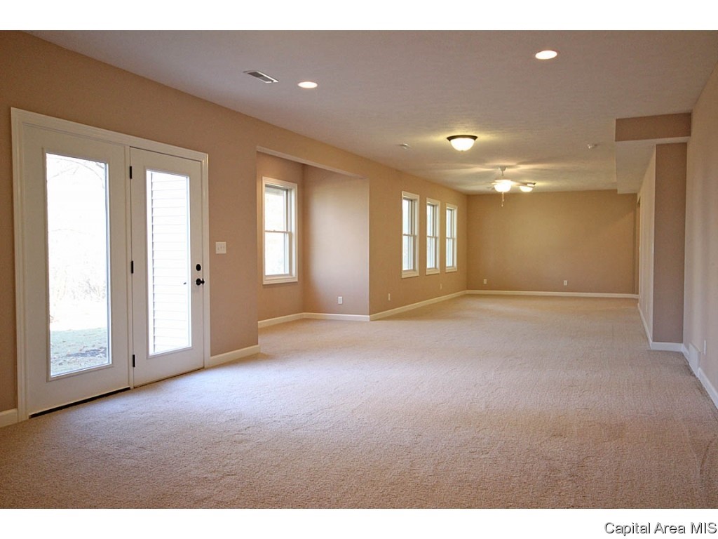 2701 Newcastle Court Springfield, IL 62711 - Photo 29 of 36 Gallery Image 29