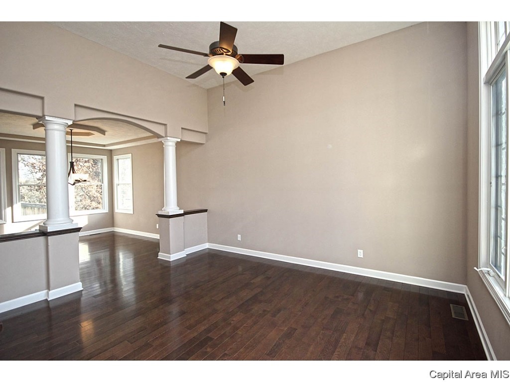 2701 Newcastle Court Springfield, IL 62711 - Photo 4 of 36 Gallery Image 4