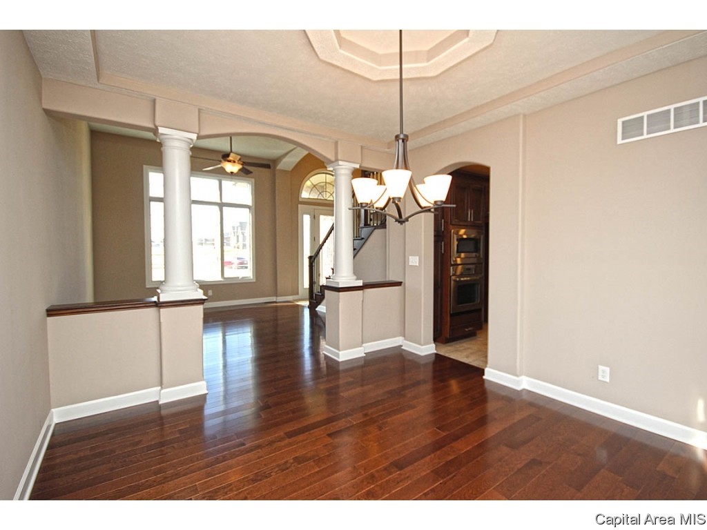 2701 Newcastle Court Springfield, IL 62711 - Photo 5 of 36 Gallery Image 5
