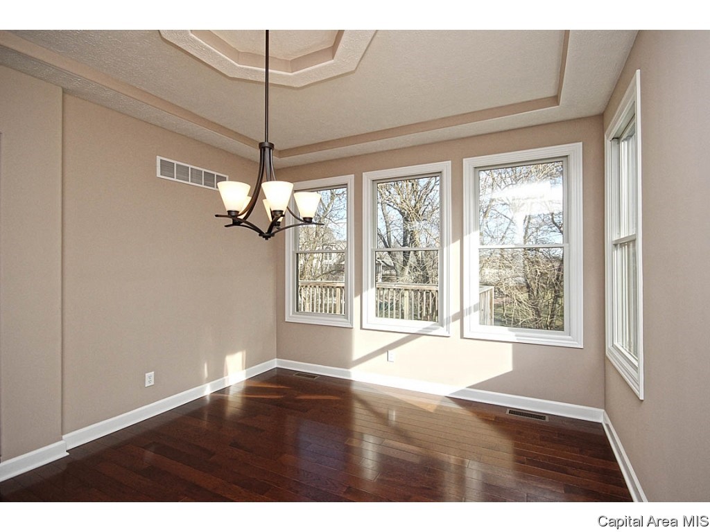 2701 Newcastle Court Springfield, IL 62711 - Photo 6 of 36 Gallery Image 6