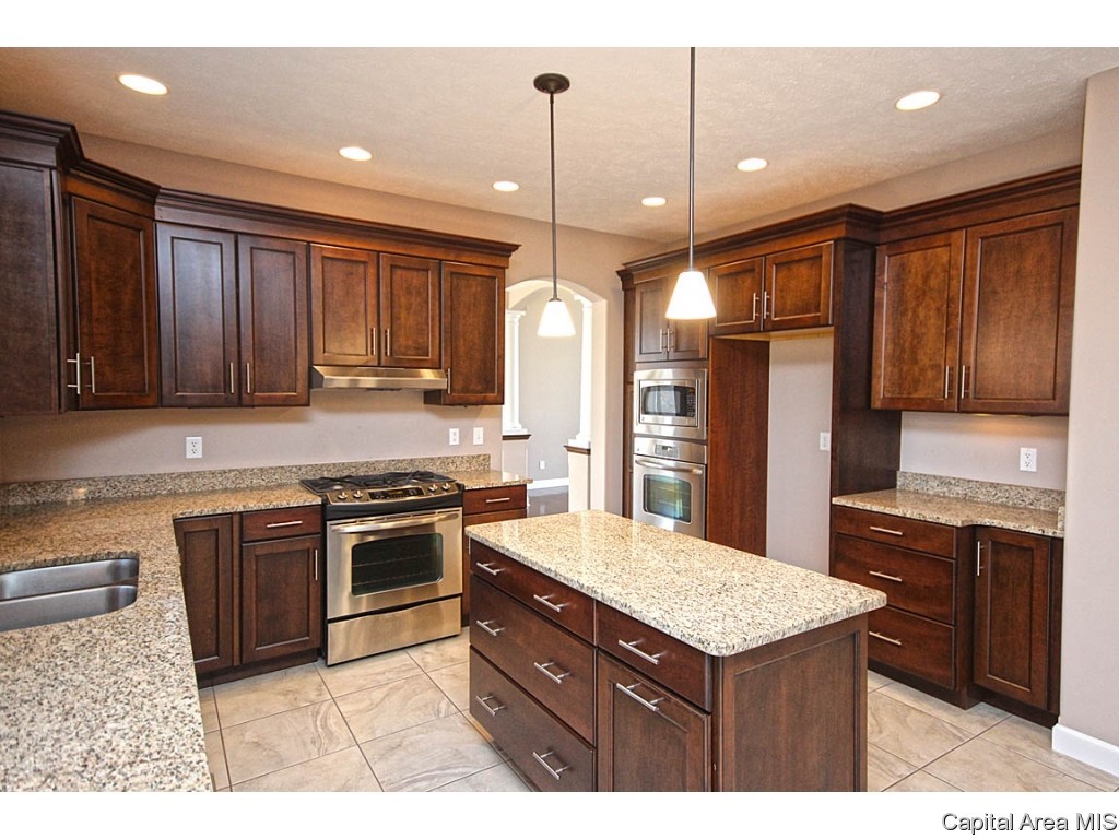 2701 Newcastle Court Springfield, IL 62711 - Photo 8 of 36 Gallery Image 8