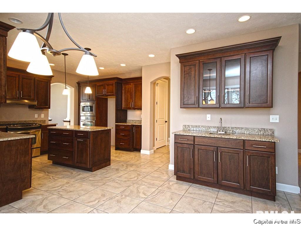2701 Newcastle Court Springfield, IL 62711 - Photo 9 of 36 Gallery Image 9