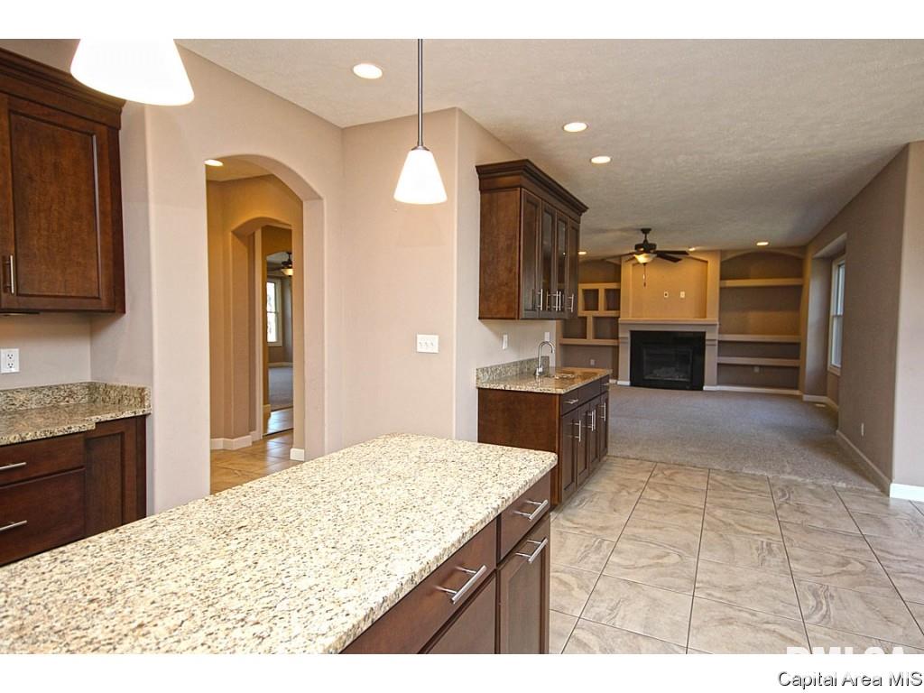 2701 Newcastle Court Springfield, IL 62711 - Photo 10 of 36 Gallery Image 10