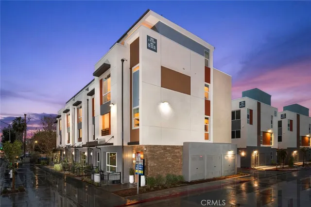 $949,990 | 1814 East 1st Street, Unit 350, Santa Ana, CA 92705