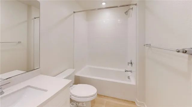 $949,990 | 1814 East 1st Street, Unit 350, Santa Ana, CA 92705