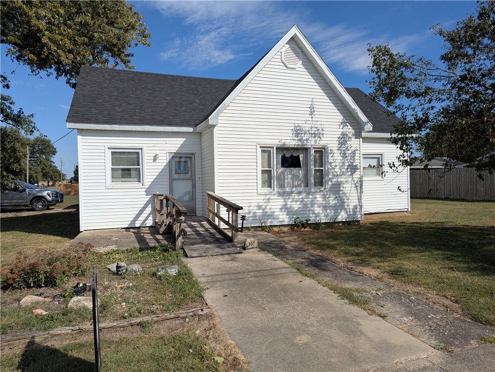 307 North Oakland Road Ashmore, IL 61912 - Photo 1 of 20 Gallery Image 1