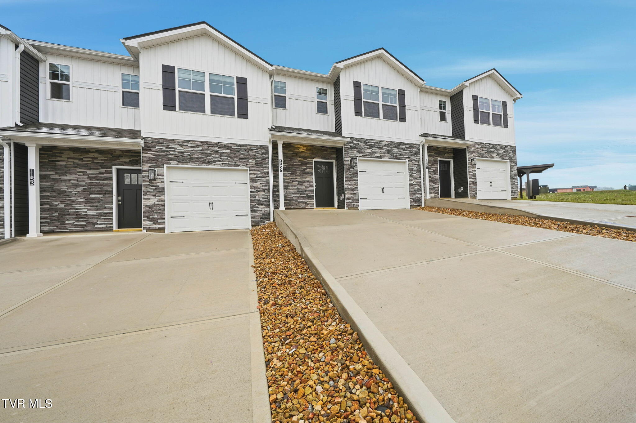 1157 Wenna Way Kingsport, TN 37664 - Photo 3 of 28 20-web-or-mls-1157 Wenna Wy-3